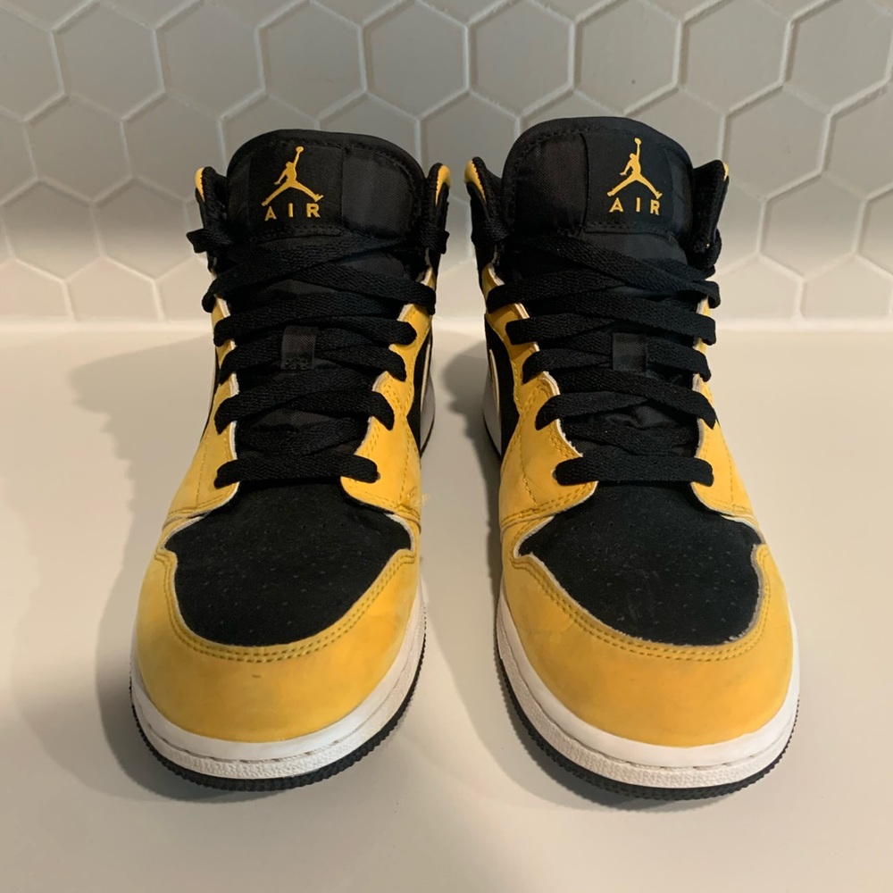 Nike Air Jordan 1 Mid in Black & Yellow / US Youth 6.5 US Womens 8